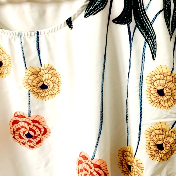 Floral plus size top - Picture 2 of 2